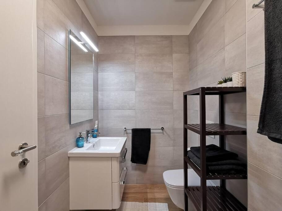 Experience The Loft! Loft 18, Downtown, Near The Lake Free Parking Available لوغانو المظهر الخارجي الصورة